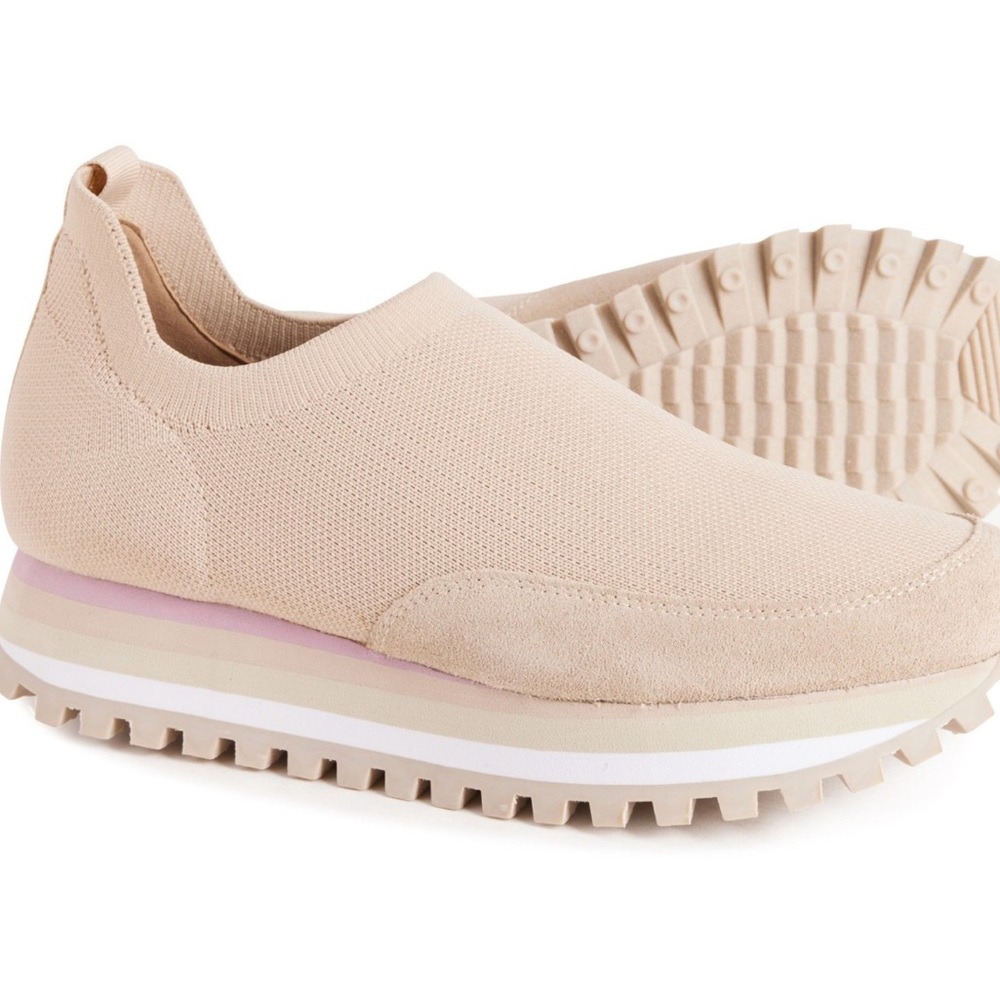 Blondo new in box slip on sneakers waterproof sand color - Picture 7 of 14